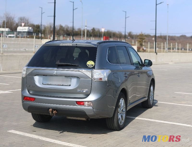 2013' Mitsubishi Outlander photo #6