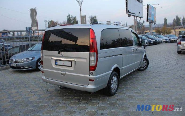 2005' Mercedes-Benz Viano photo #2