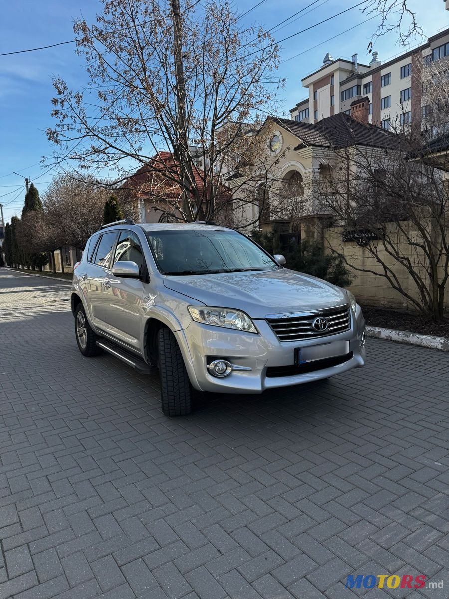 2011' Toyota RAV4 photo #2