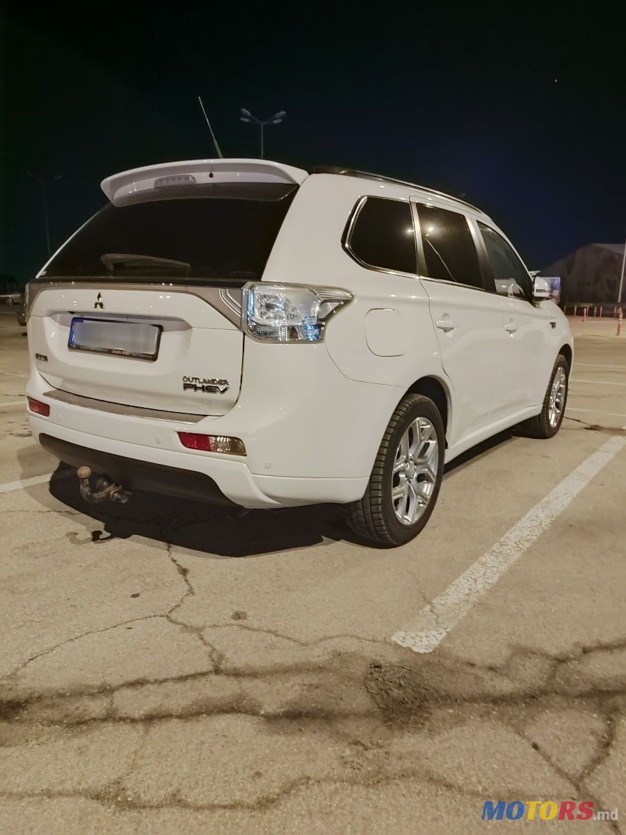 2014' Mitsubishi Outlander photo #4