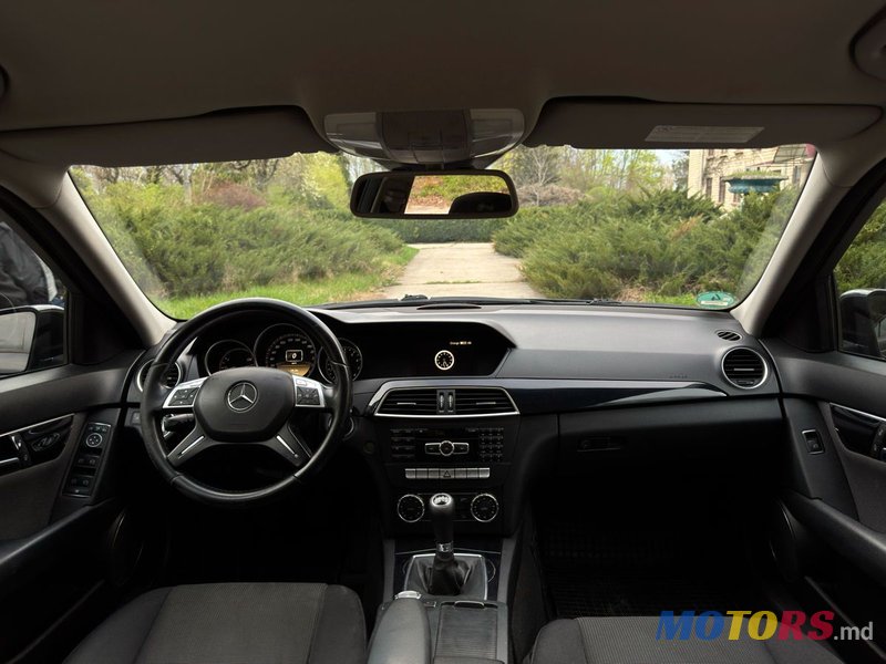 2011' Mercedes-Benz C-Class photo #5