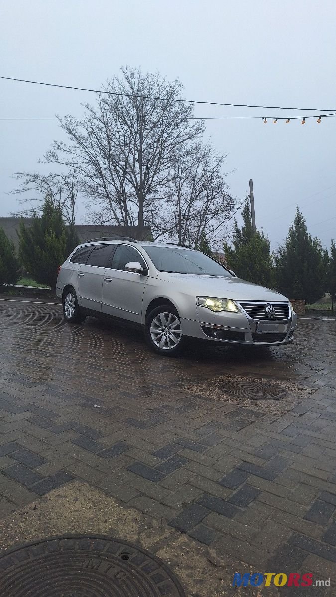 2010' Volkswagen Passat photo #1