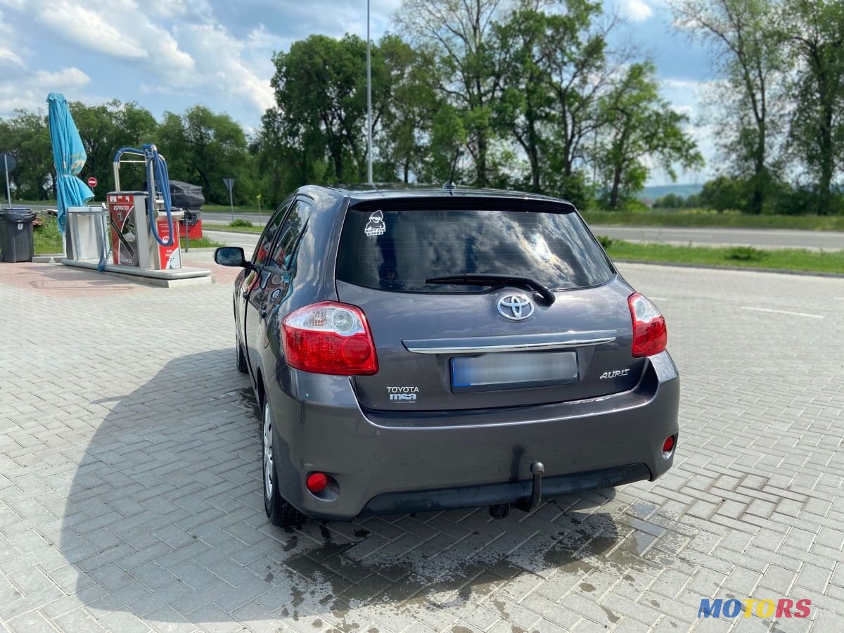 2010' Toyota Auris photo #3