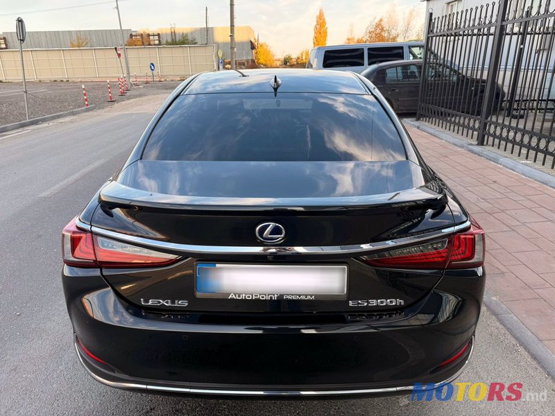 2019' Lexus Es Series photo #5