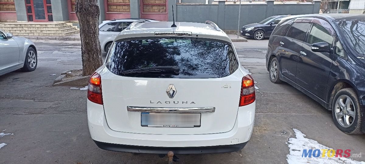 2012' Renault Laguna photo #2