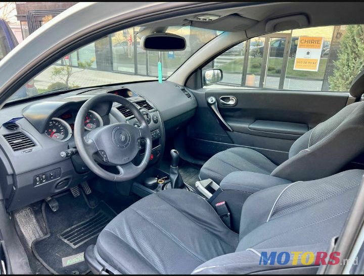 2004' Renault Megane photo #6