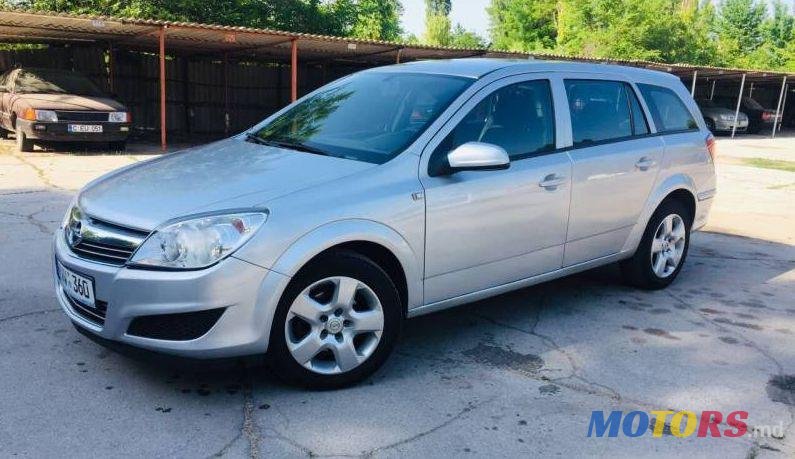 2011' Opel Astra photo #3