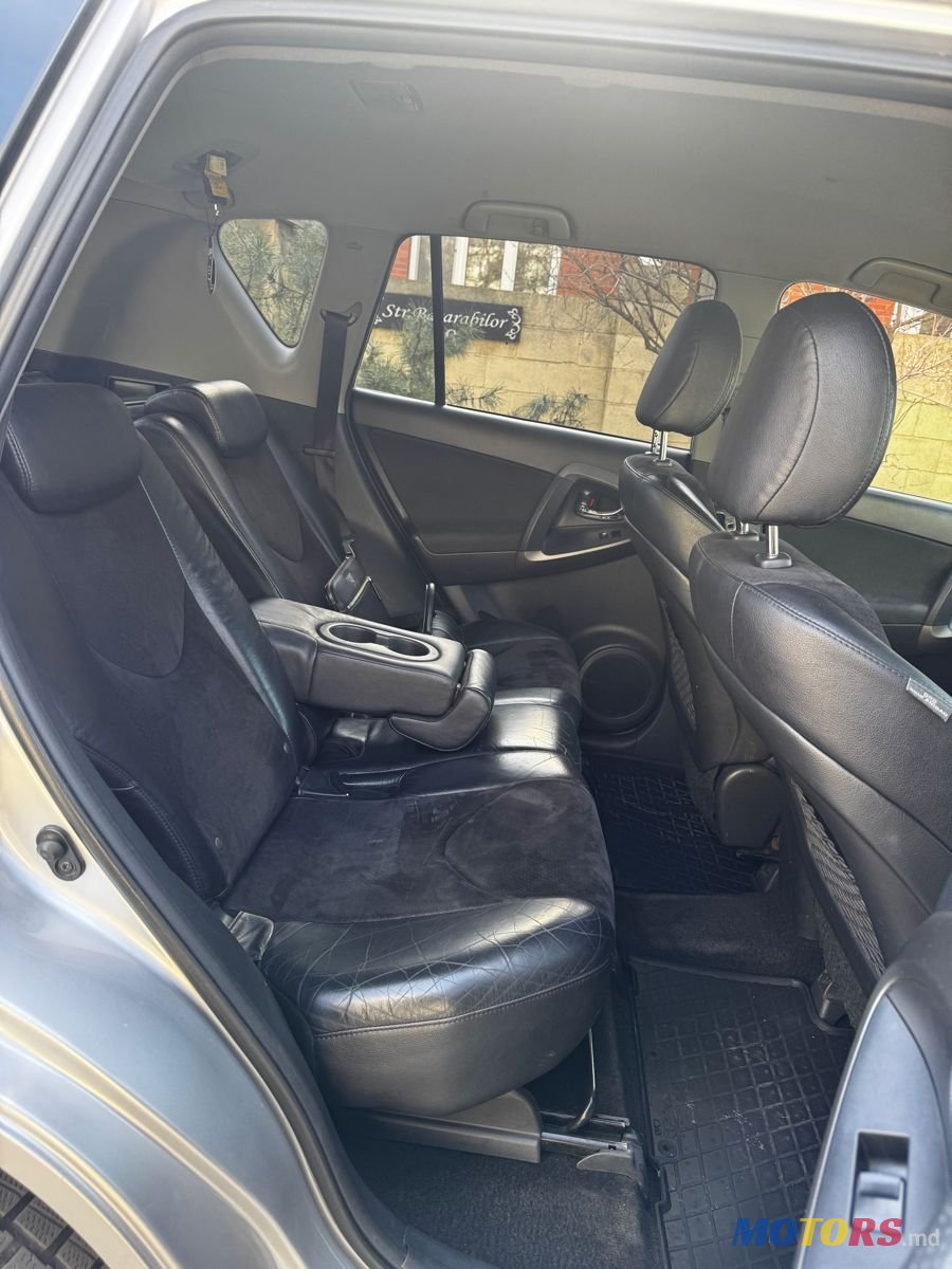 2011' Toyota RAV4 photo #6