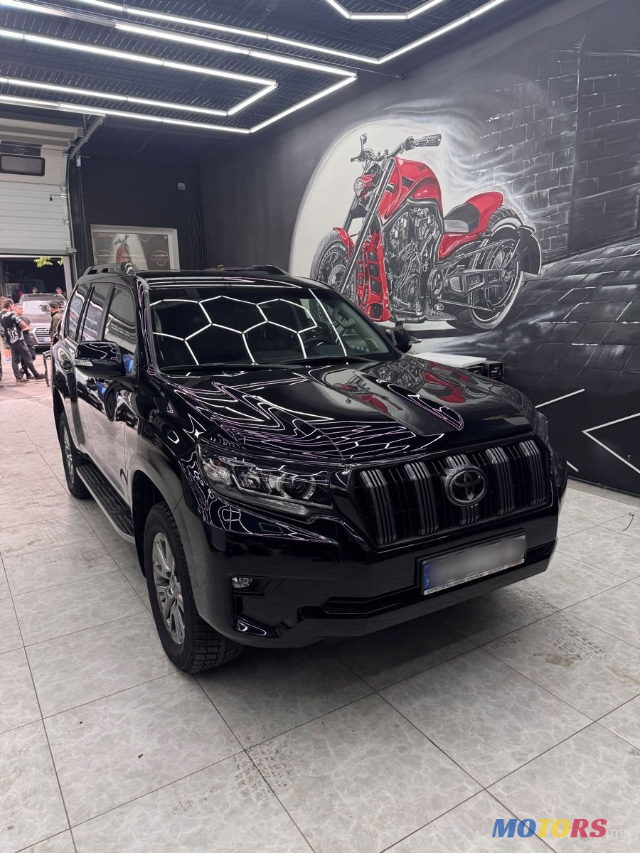 2019' Toyota Land Cruiser Prado photo #1