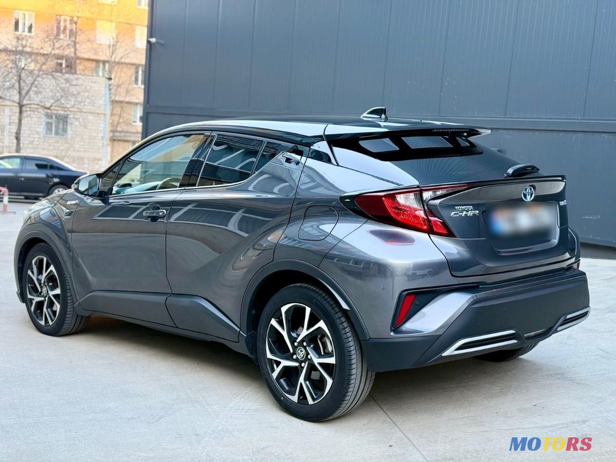 2020' Toyota C-HR photo #5