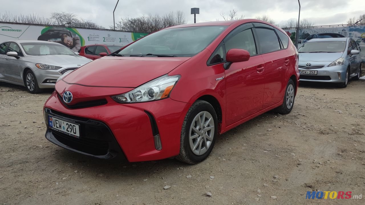 2015' Toyota Prius v photo #2