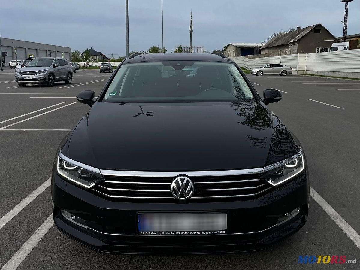 2019' Volkswagen Passat photo #2