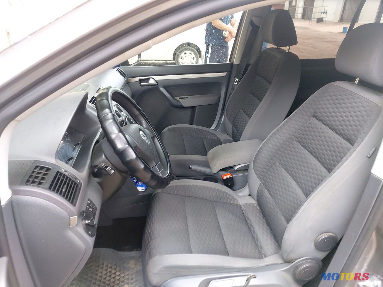 2010' Volkswagen Touran photo #4