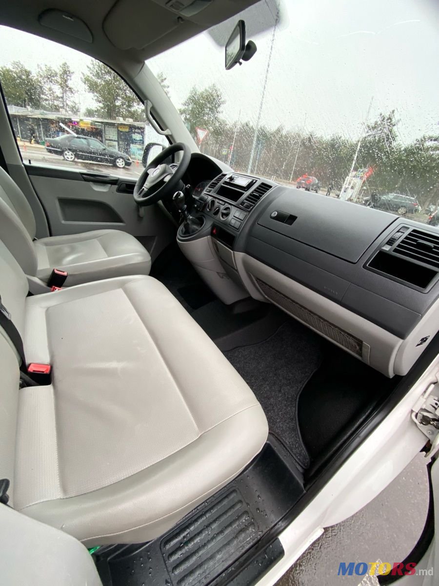 2013' Volkswagen Transporter photo #6