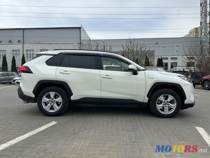 2020' Toyota RAV4 photo #4