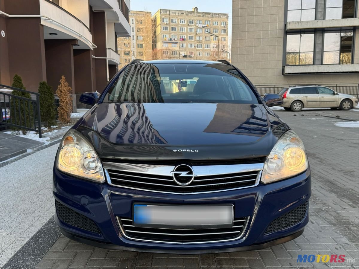 2008' Opel Astra photo #2