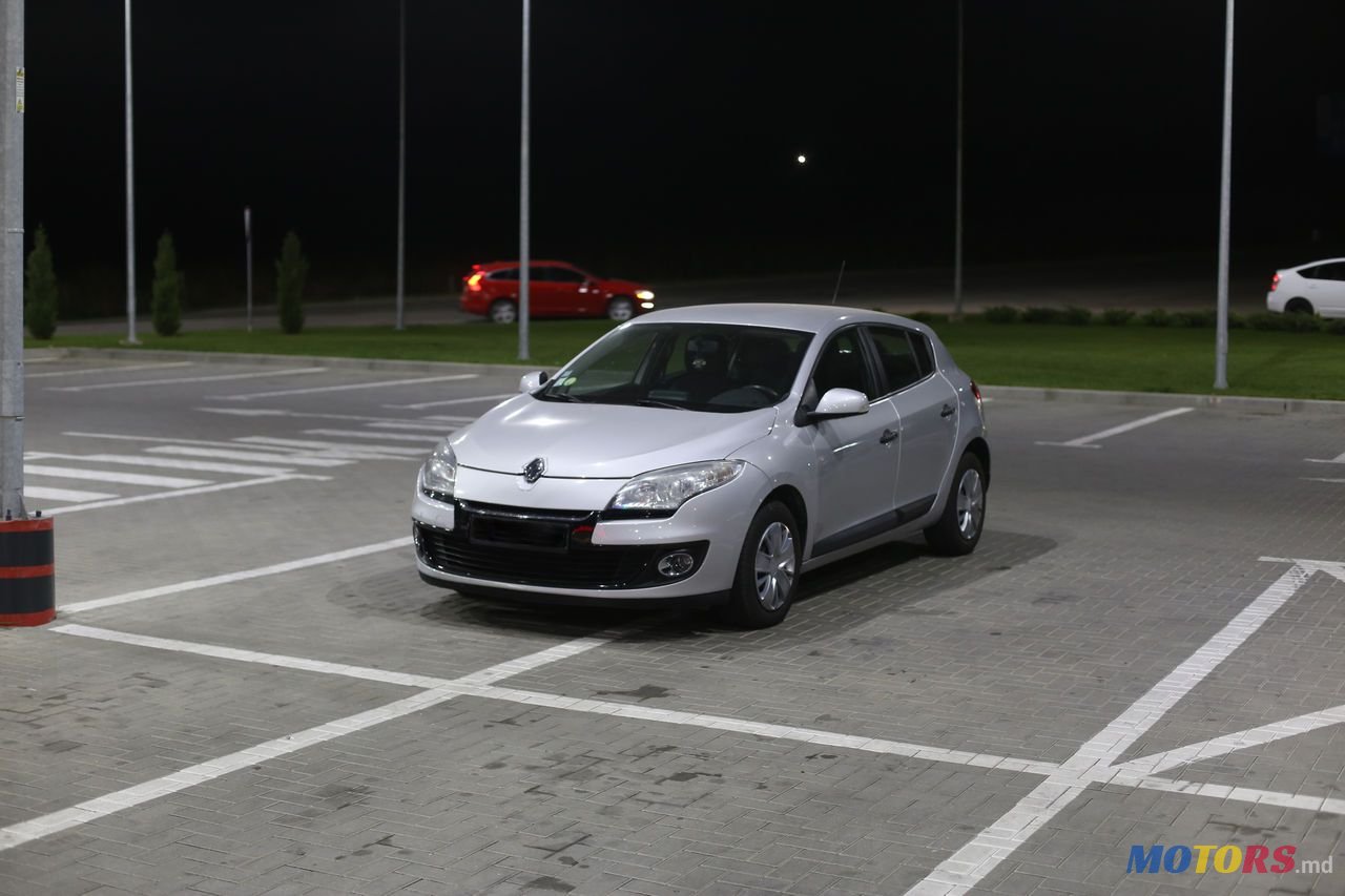 2012' Renault Megane photo #1