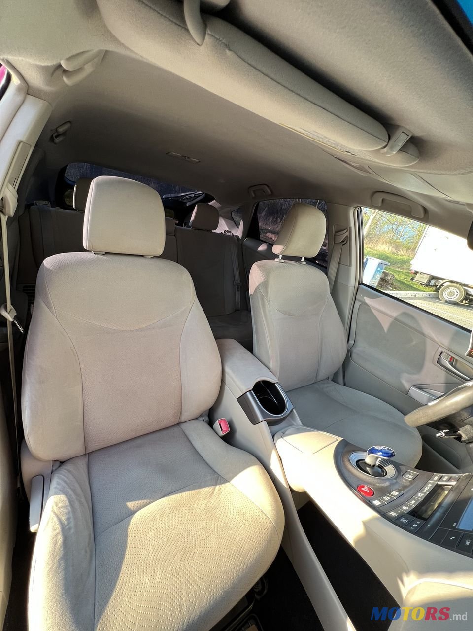 2012' Toyota Prius photo #6