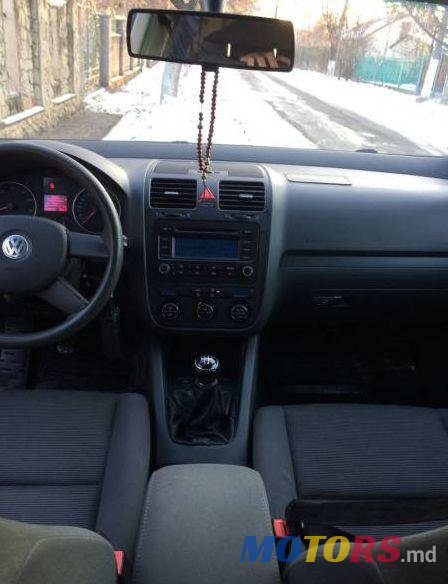 2005' Volkswagen Golf photo #2