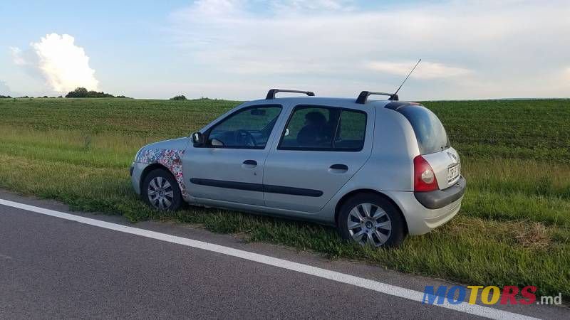 2002' Renault Clio photo #2