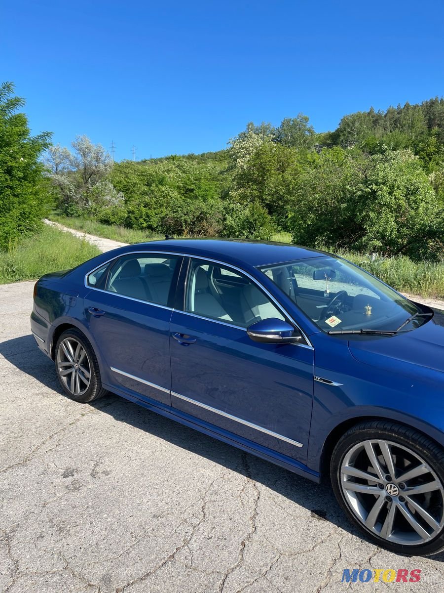 2016' Volkswagen Passat photo #3