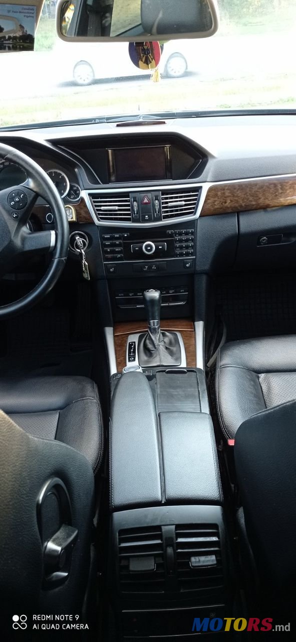 2010' Mercedes-Benz E Класс photo #3