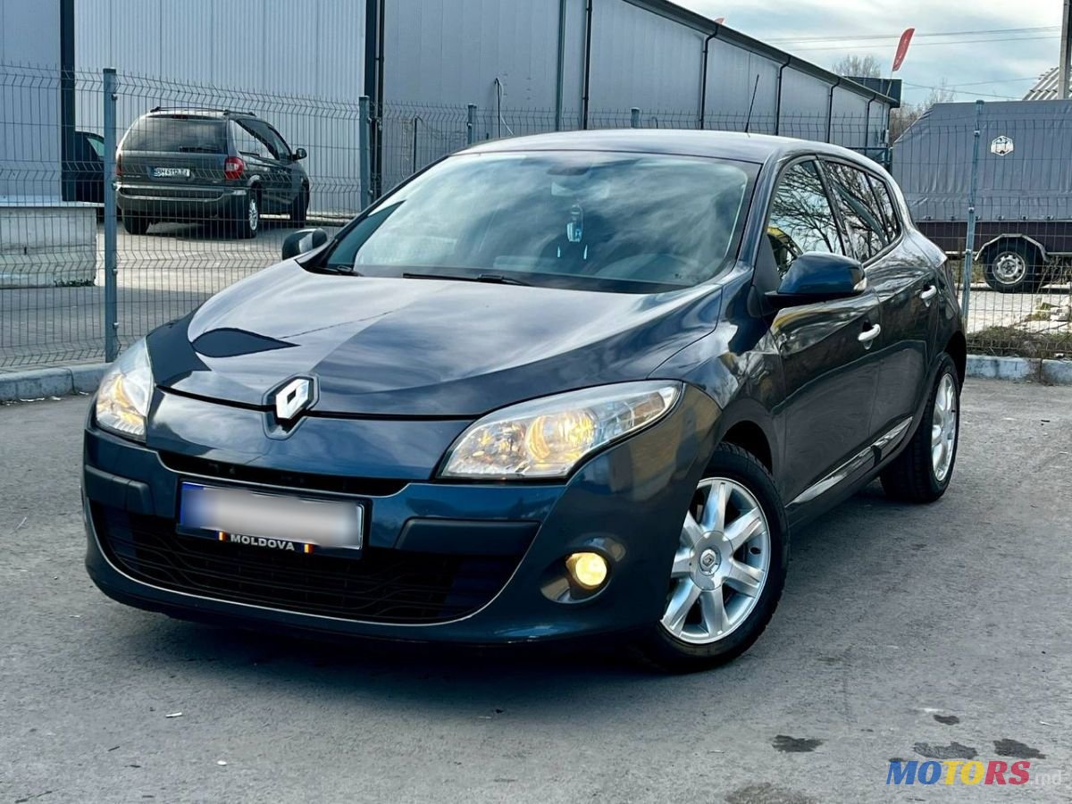 2011' Renault Megane photo #2