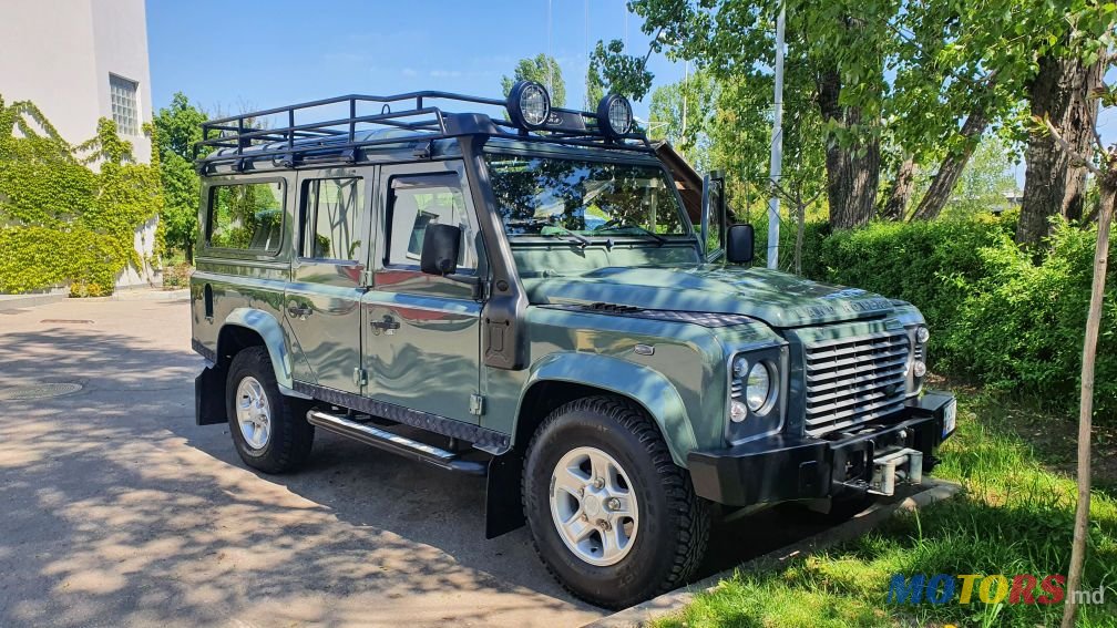 2013' Land Rover Defender photo #2