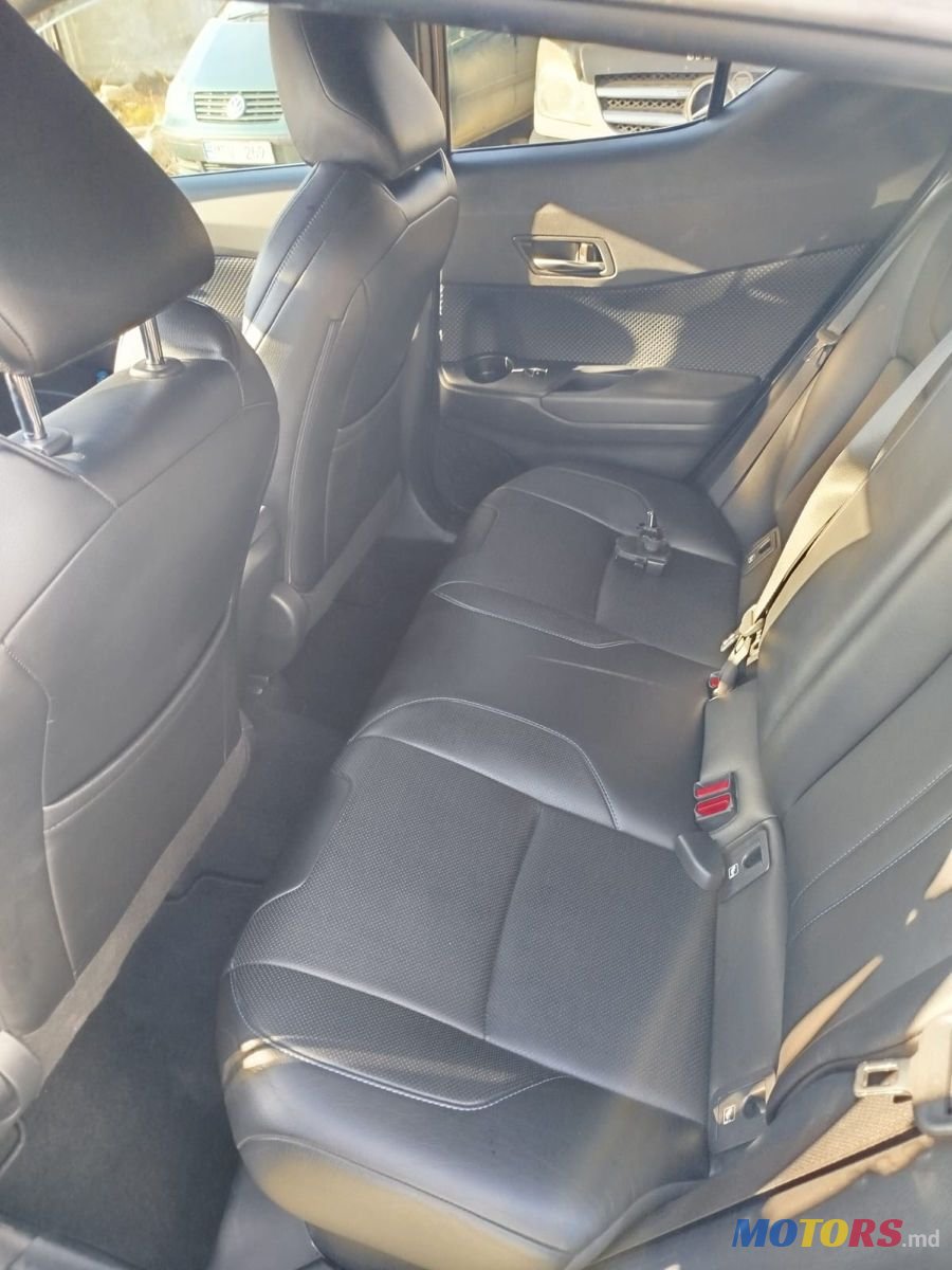 2019' Toyota C-HR photo #5