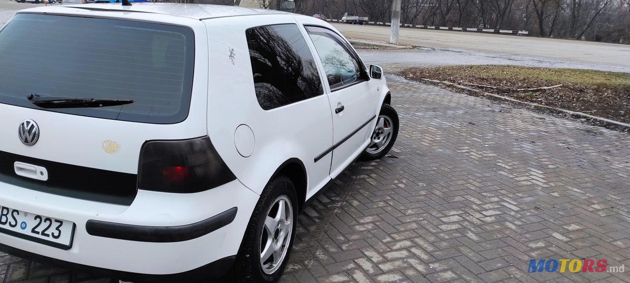 2001' Volkswagen Golf photo #5