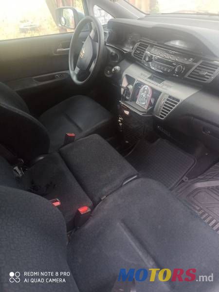 2005' Honda FR-V photo #5