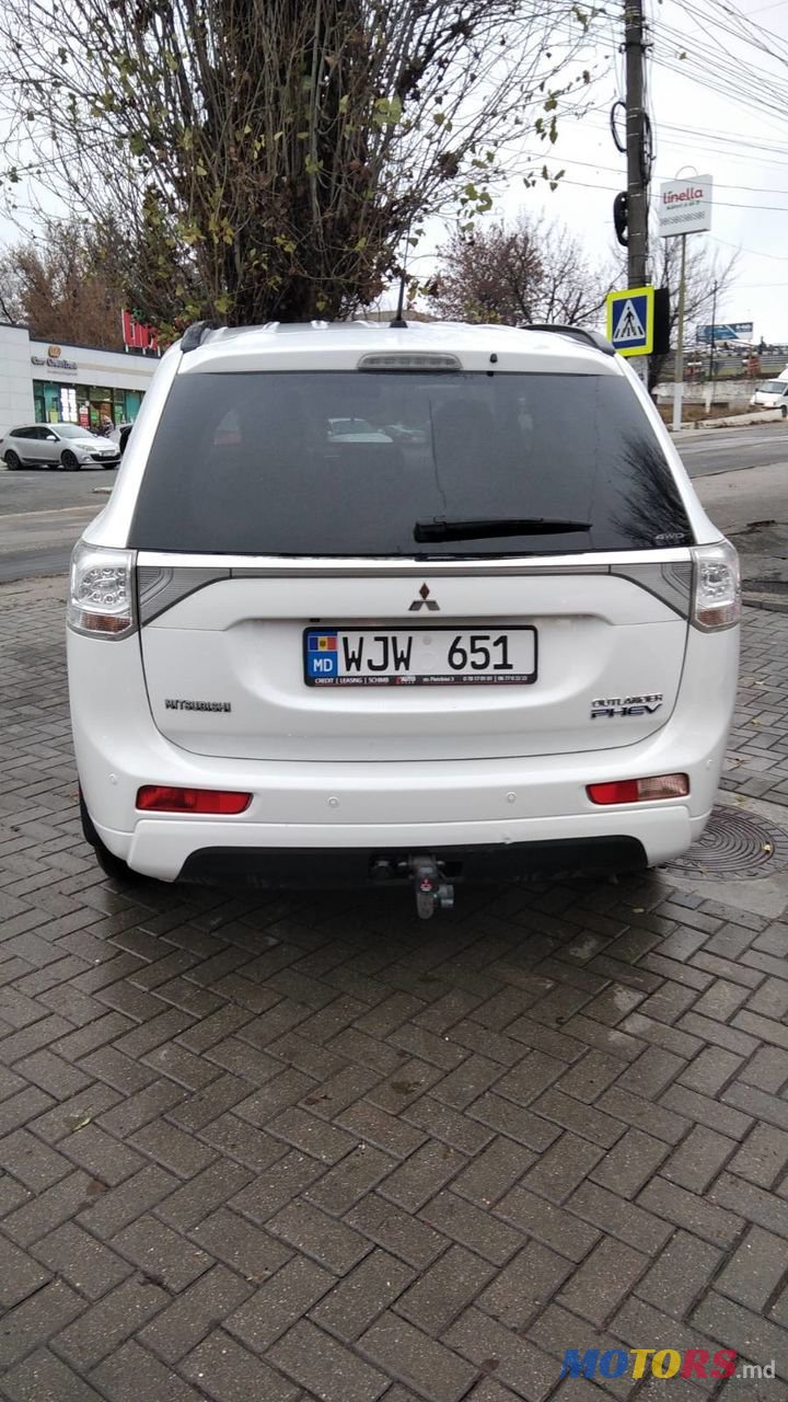 2015' Mitsubishi Outlander photo #5