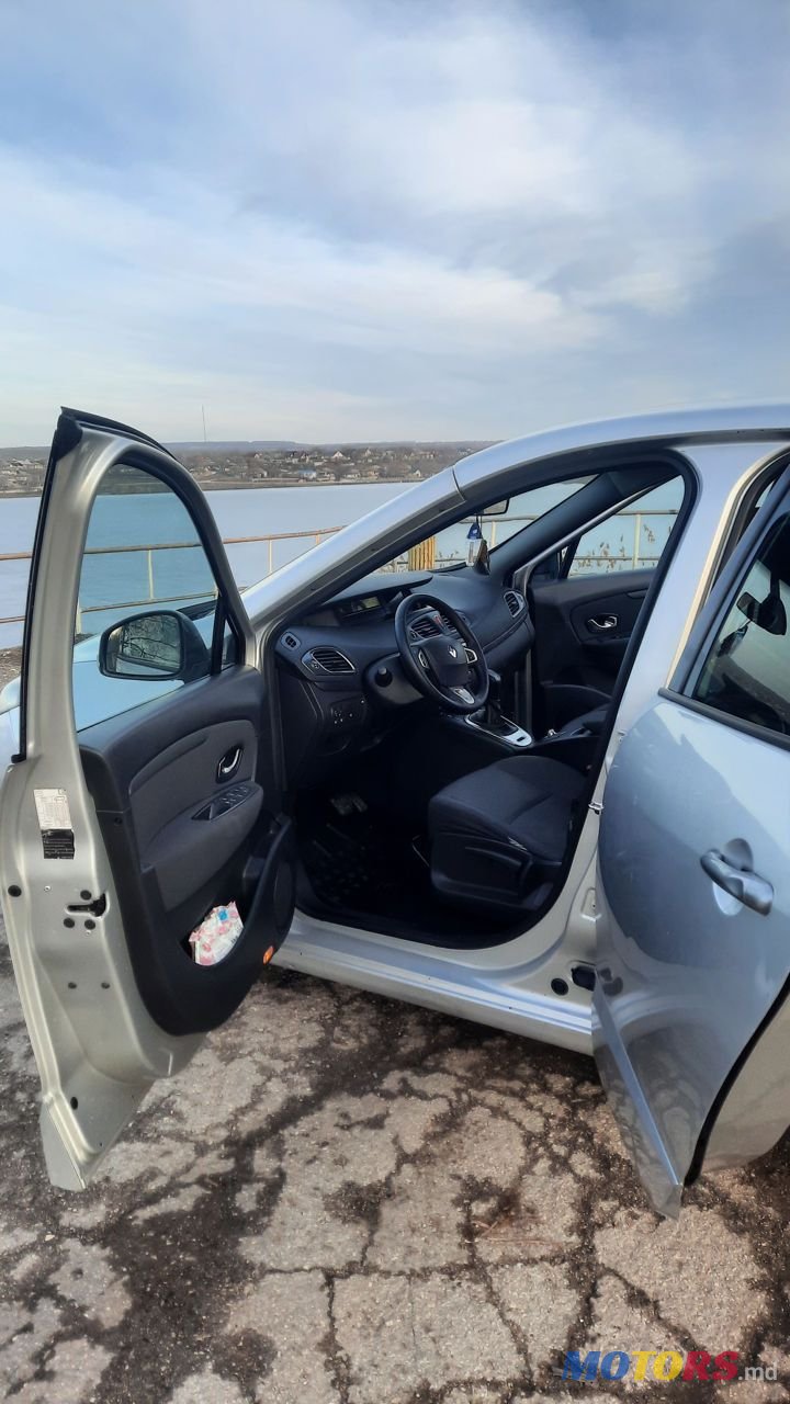 2012' Renault Scenic photo #6