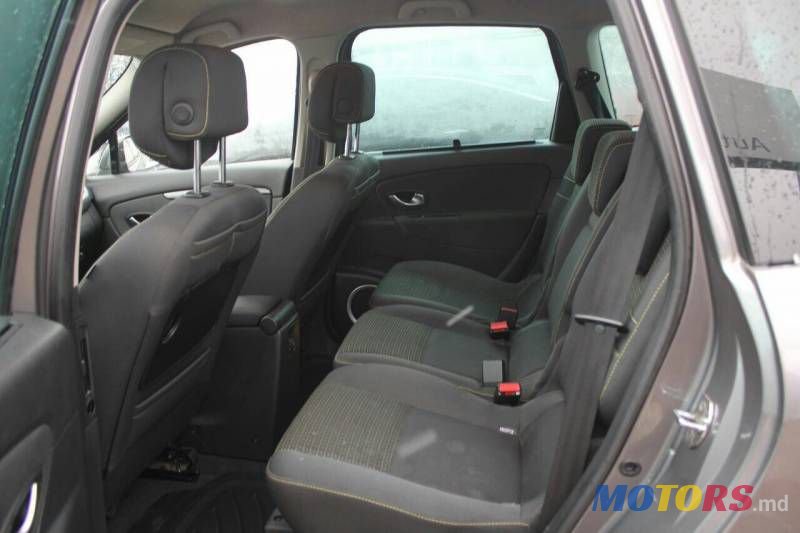 2010' Renault Grand Scenic photo #4