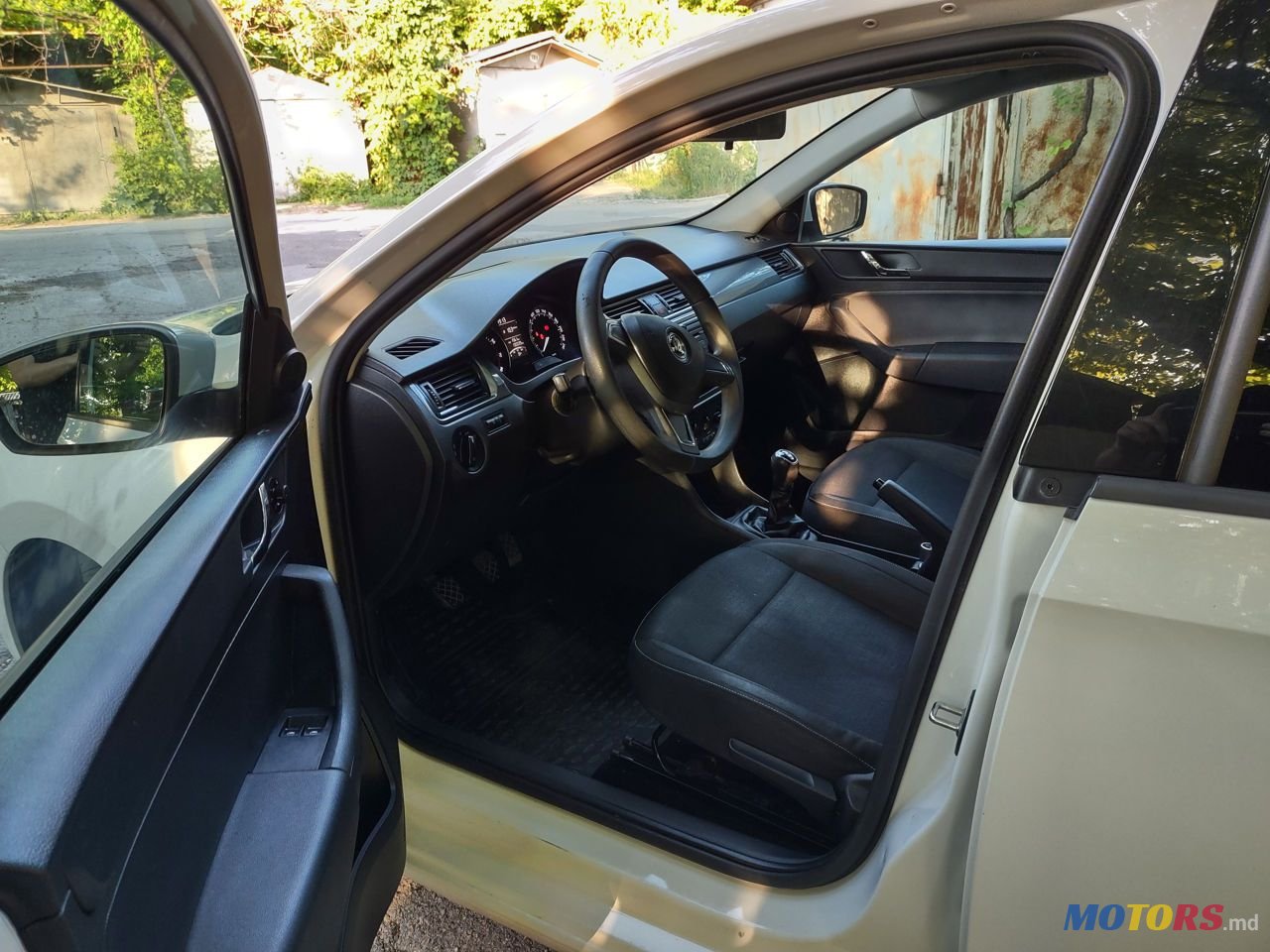 2014' Skoda Rapid photo #3