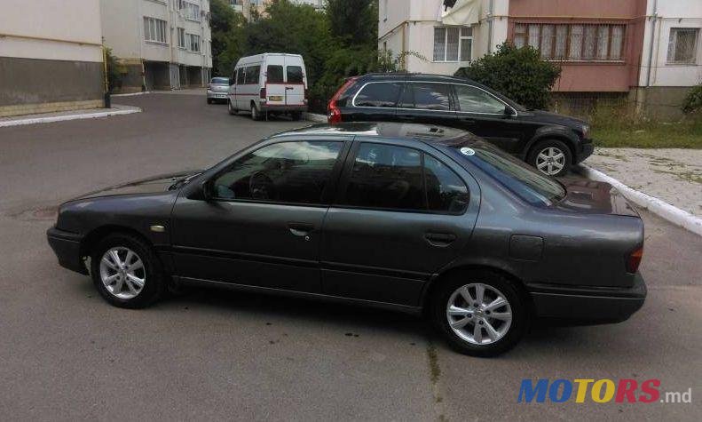 1993' Nissan Primera photo #2
