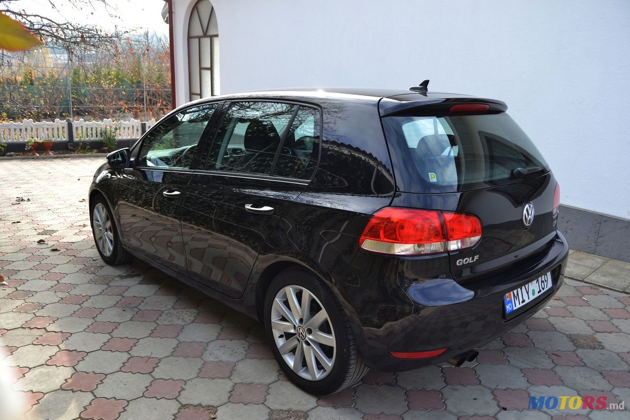 2011' Volkswagen Golf photo #2