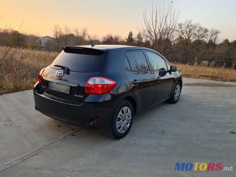 2010' Toyota Auris photo #4