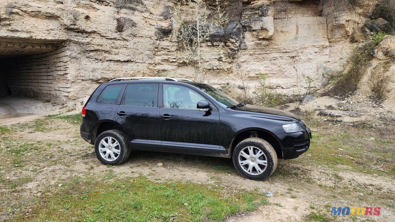 2005' Volkswagen Touareg photo #2