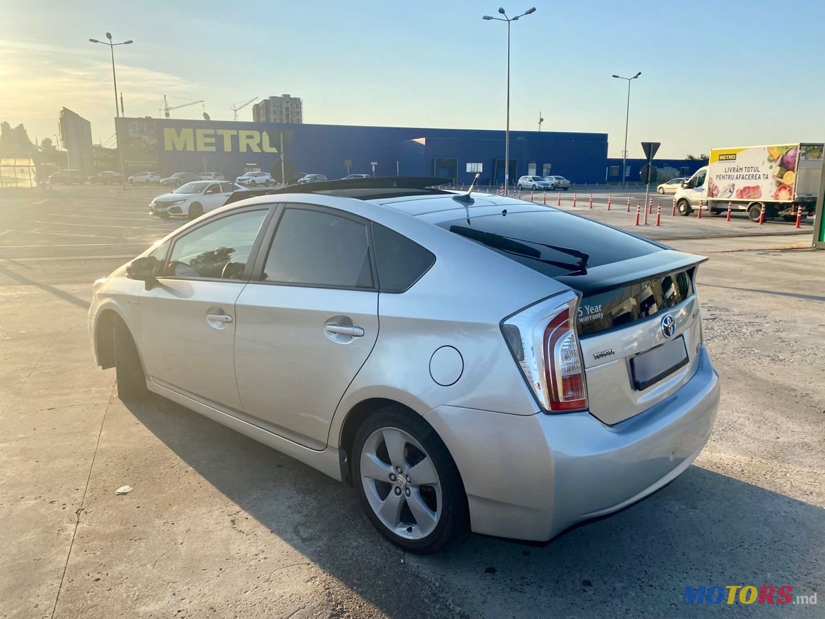 2012' Toyota Prius photo #5