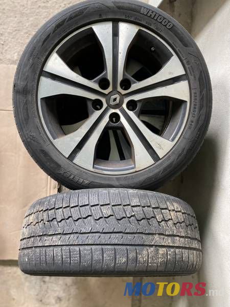 2011' Renault Megane photo #5