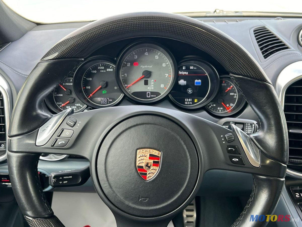 2012' Porsche Cayenne photo #6