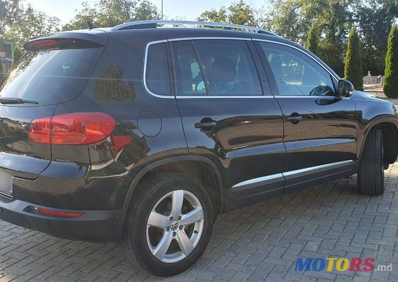 2012' Volkswagen Tiguan photo #4