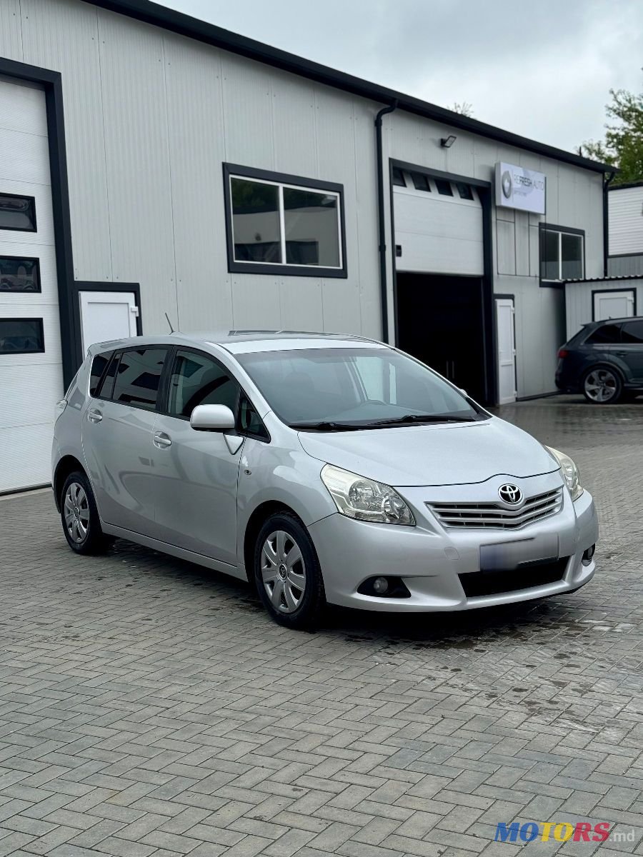 2010' Toyota Verso photo #2