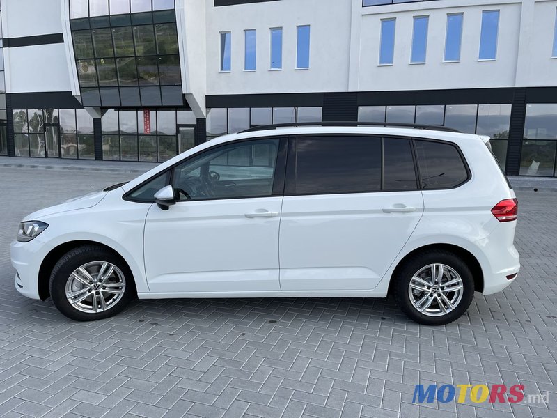 2018' Volkswagen Touran photo #3