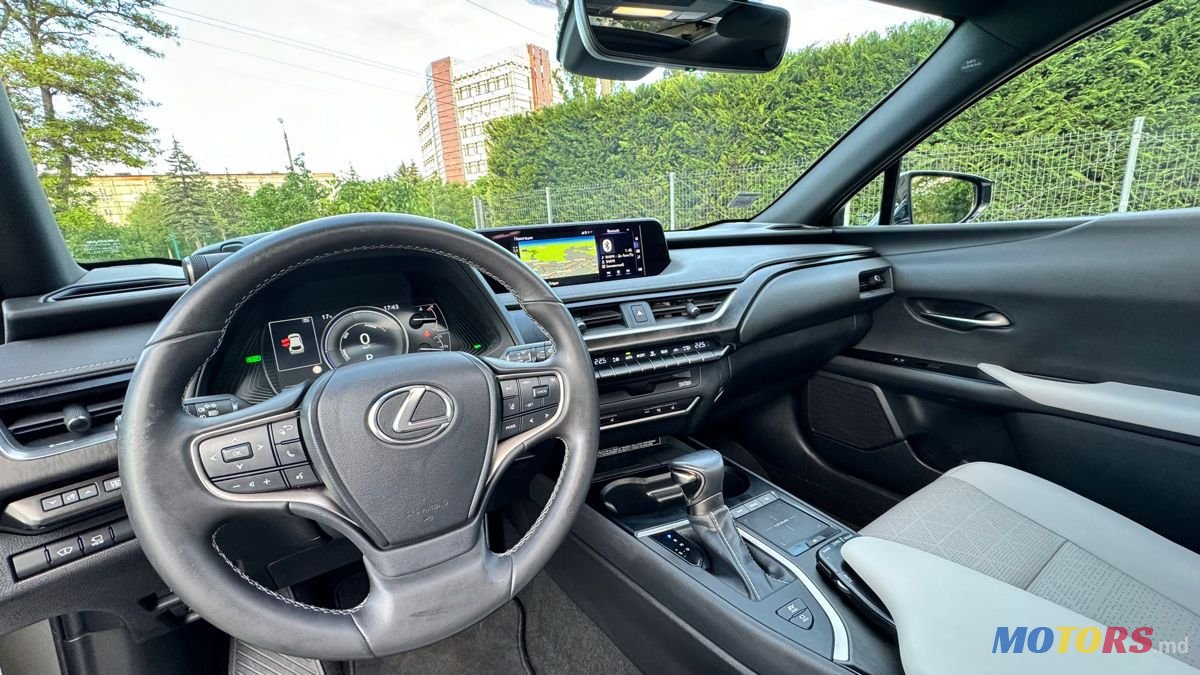 2021' Lexus UX photo #5