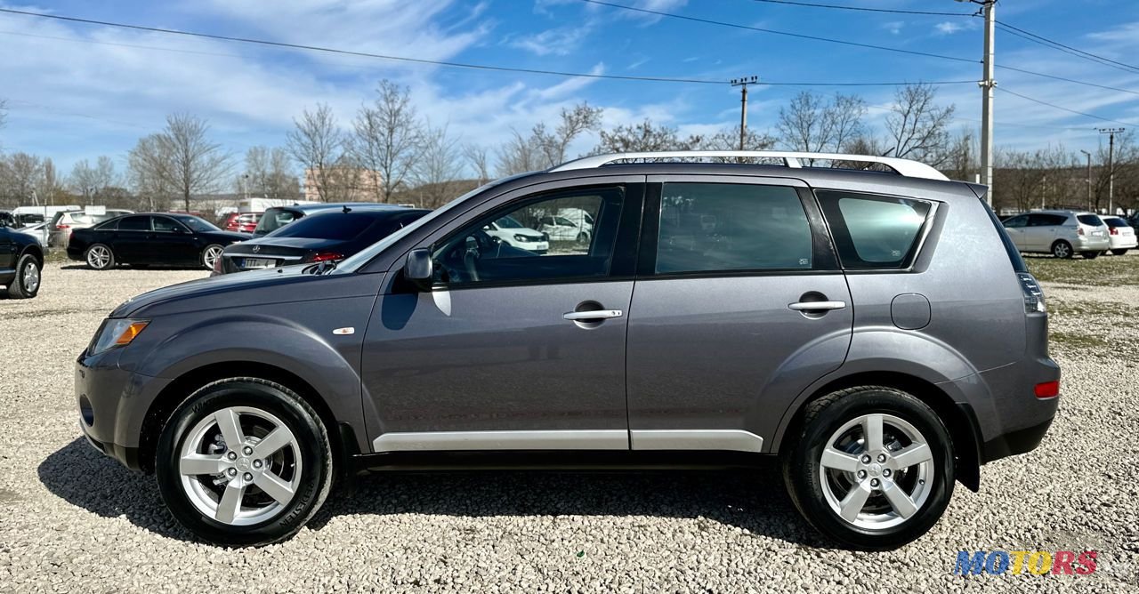 2009' Mitsubishi Outlander photo #3