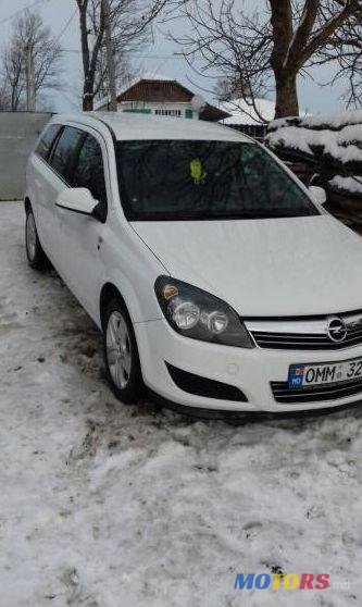 2010' Opel Astra photo #1
