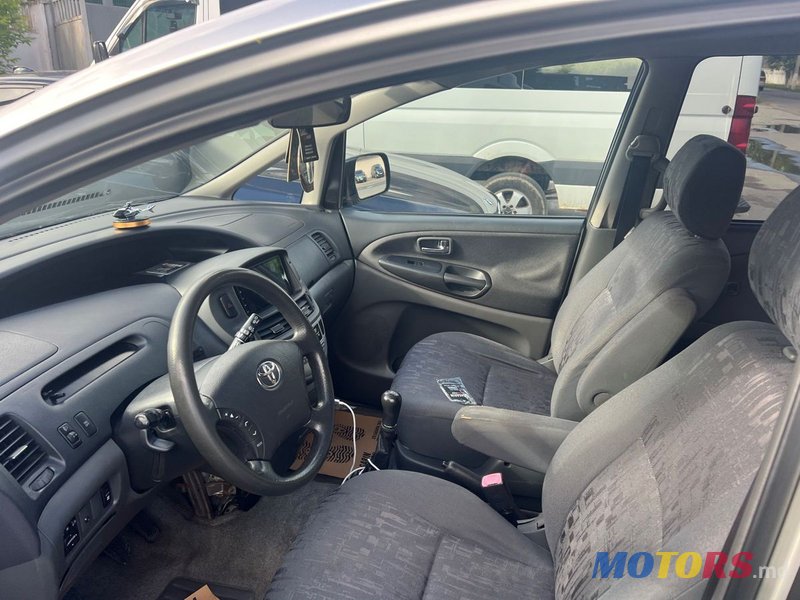 2003' Toyota Previa photo #4