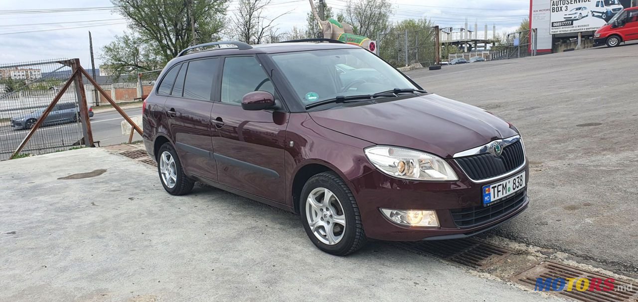 2011' Skoda Fabia photo #1